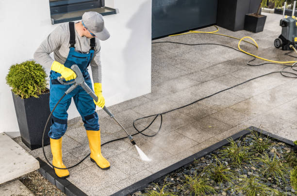 Best Pressure Washing Siding  in George West, TX